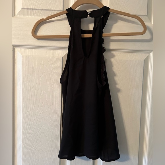 Black flowered tank - Picture 2 of 2